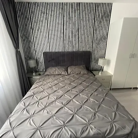 Gold House Apartment *