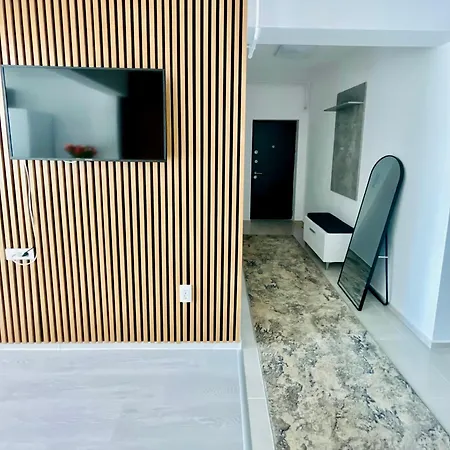 Gold House Apartment *